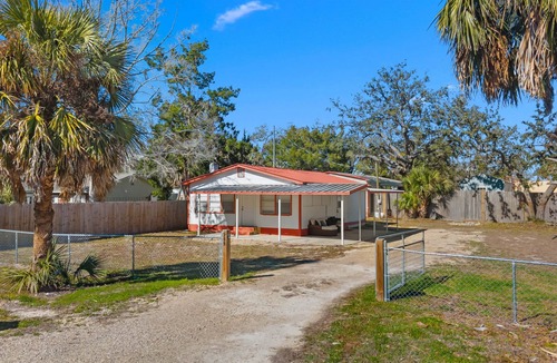 Steinhatchee House | The Red Roof River Cottage - Home in Steinhatchee