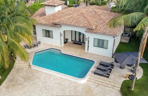 Nurmi Isles Villa | The Rendez-Vous Villa Waterfront