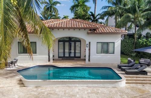 Nurmi Isles Villa | The Rendez-Vous Villa Waterfront