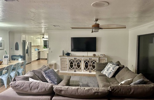 Crystal Shores House | "The River House" Dock, Kayaks, Hot Tub + so much more