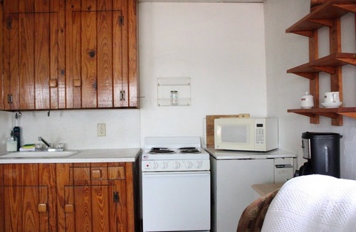 Kingsland Cabin | The River: Pet-Friendly Lakefront Pool Fast WiFi