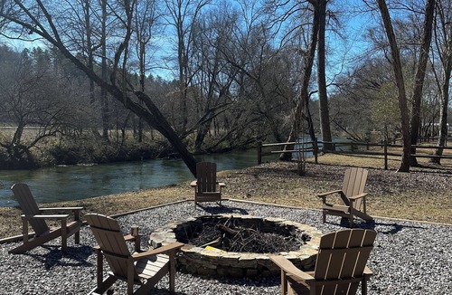 Murphy House | The Riverhaus @nottelyriverhaus on IG.