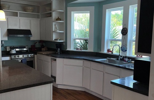 Umatilla House | The Rose on Lakeside Mount Dora-Umatilla 4 Bedrooms 2 1/2 bathrooms Sleeps 10