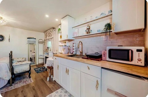 North Andrews Gardens Cottage | The Royal Cottage, Near Airport and Beach