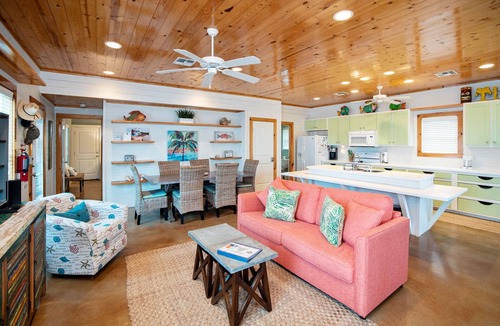 Port Aransas House | The Rtiz Tarpon | Porch Vibes + Beach Days