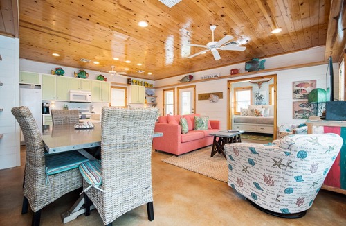 Port Aransas House | The Rtiz Tarpon | Porch Vibes + Beach Days