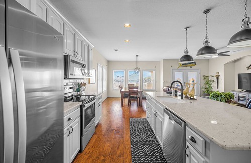 Port O Connor House | The Salty Marlin in Larry's Harbor POC 4 Bedrooms w/4 Full Bathrooms