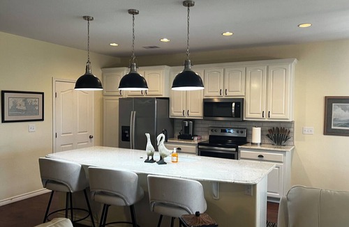 Port O Connor House | The Salty Marlin in Larry's Harbor POC 4 Bedrooms w/4 Full Bathrooms