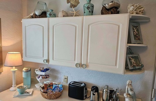 Ormond-by-the-Sea House | THE SALTY MERMAID COTTAGE, Pet Friendly, 1/2 block from the Beach