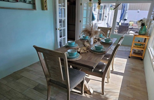 Ormond-by-the-Sea House | THE SALTY MERMAID COTTAGE, Pet Friendly, 1/2 block from the Beach