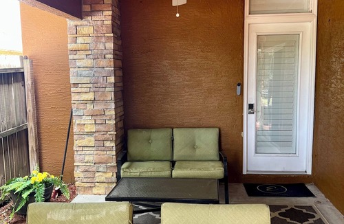 Lake Alfred Apartment | THE SIGNATURE ORANGE GROVE KING SUITE