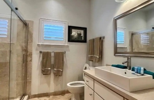 Lake Alfred Apartment | THE SIGNATURE ORANGE GROVE KING SUITE