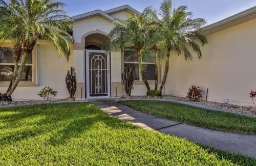 Waters Edge House | The Sleep Inn (1Br/Bath + Kitchen)