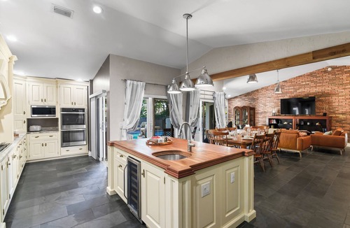 Coral Springs House | The Springs - Pool, Pets, Designer Kitchen & Work Stations (Desks, Monitors, Chairs)