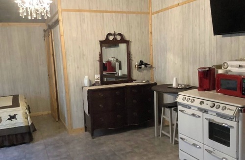 Bryson Cabin | The Stage Coach Cabin is a rustic cabin that sleeps 4.