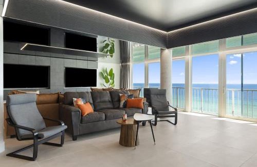 Thomas Drive House | The Summit Penthouse 1501