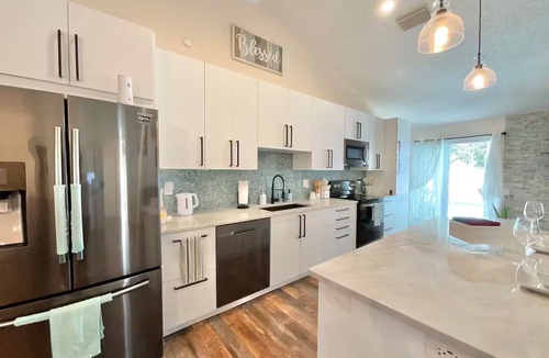 Tarpon Springs House | The Tarpon Sunset Retreat
