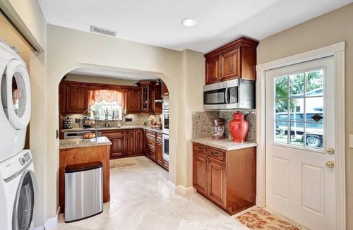 Deerfield Beach House | The Terrace at the cove with with heated pool
