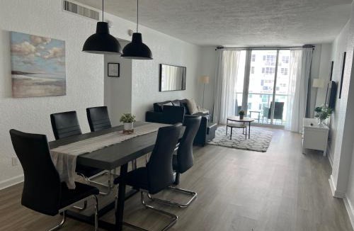 Hollywood South Central Beach Apartment | The Tides! On the beach, Sea view!