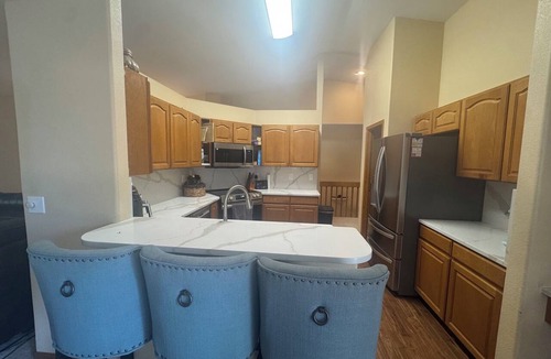 Johnstown House | The Ultimate Group Getaway/6 bedrooms and 4 bathrooms/Sleeps 11+/
