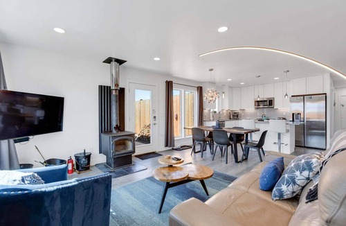 Moffat House | The Valley Vista! Includes 2 passes to Joyful Journey Hot Springs!
