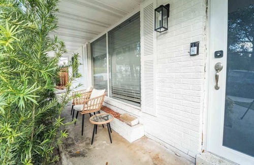 North Palm Beach House | The Veranda Villa - 8 beds - pet friendly
