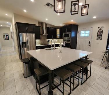 College Park House | The Villa Orlando College Park Sleeps16 - Monthly Stays