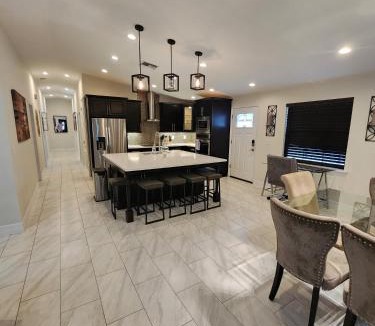 College Park House | The Villa Orlando College Park Sleeps16 - Monthly Stays