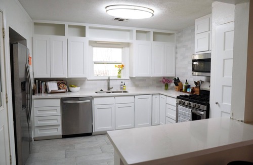 Garden Acres House | The Village House - 3 bedroom, 1 bath home 1.5 mi to Texas A&M, 2 mi to Legends
