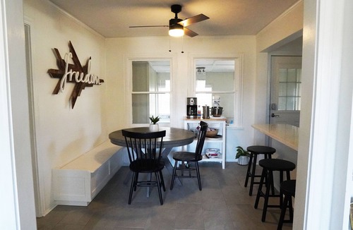 Garden Acres House | The Village House - 3 bedroom, 1 bath home 1.5 mi to Texas A&M, 2 mi to Legends