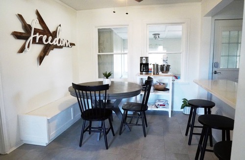 Garden Acres House | The Village House - 3 bedroom, 1 bath home 1.5 mi to Texas A&M, 2 mi to Legends