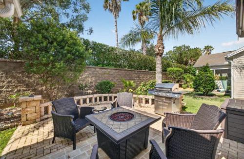 Hadley House | The Villages Sumter Landing With lanai & patio!