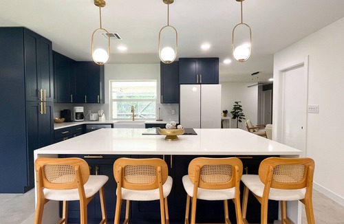 Hunt Club House | The White Swan - Golfers Family Oasis - Heated Pool Near Beaches