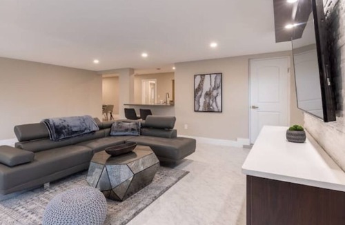 Garden Isles House | The Zen Den / Pool / King Bed / Outdoor Kitchen