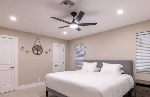 Garden Isles House | The Zen Den / Pool / King Bed / Outdoor Kitchen