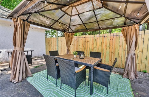 Kansas City House | Theater Room Fire Pit + Grill Sleeps 16