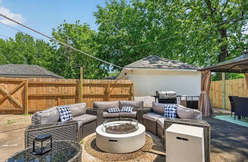 Kansas City House | Theater Room Fire Pit + Grill Sleeps 16