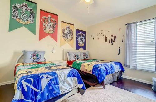 Weston Hills House | Themed villa w pool, hot tub & arcade near parks