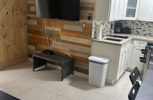 Pompano Beach Hotel | This 1 Bedroom suite has it all in a great location in Pompano Beach.