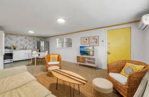 Laguna Beach House | This eclectic beach cottage is just a 3-minute walk to sugar-white sand and turquoise Gulf waters. Tucked in a quiet area yet close to the action, enjoy FREE Wi-Fi, Netflix, parking, coffee, and a private enclosed porch. 🌊✨