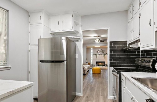 Lakeshore South House | This house is a 2 bedroom(s), 1 bathrooms, located in Jacksonville, FL.