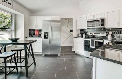 Westside House | This house is a 3 bedroom(s), 2 bathrooms, located in Jacksonville, FL.