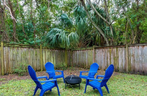 Riverside House | This house is a 4 bedroom(s), 2 bathrooms, located in Jacksonville, FL.