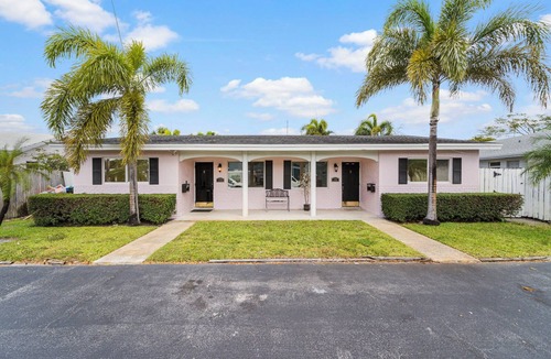 Coral Ridge Isles House | This house is a 2 bedroom(s), 2 bathrooms, located in Fort Lauderdale, FL.
