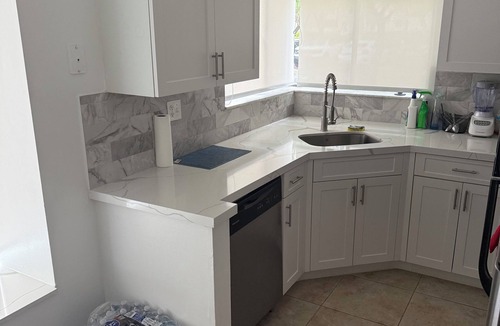 Plantation Apartment | This is a two bed and two bath. Spacious Master Suite Near Hard Rock & Sawgrass.