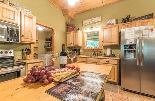 Sautee Nacoochee House | THREE BEARS CABIN, PRIVATE MOUNTAIN GETAWAY