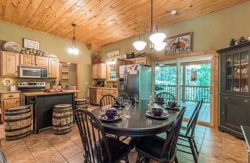 Sautee Nacoochee House | THREE BEARS CABIN, PRIVATE MOUNTAIN GETAWAY