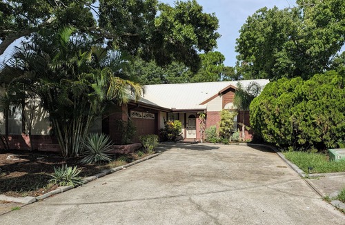 Walsingham House | Three Palms 3BR/sleeps 8/beach 5 min./backs to nature trail & park w/lake