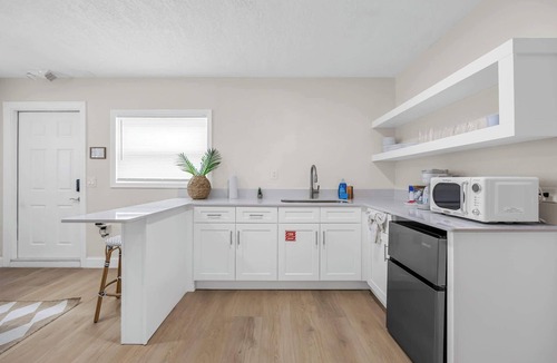 Parsuns To Cocoa Beach Apartment | Tidal Wave Oceanfront Hideaway