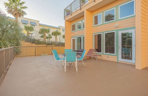 Galveston Condo | Tiki Loft 1-bedroom plus a loft condo in Galveston at Maravilla 3 pools